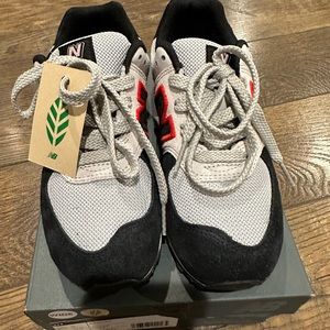 NWT Boys New Balance 574 Black/Grey Size 2W